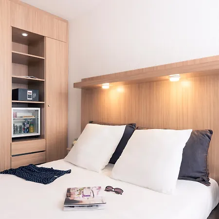 Mercure Vieux Port לה רושל