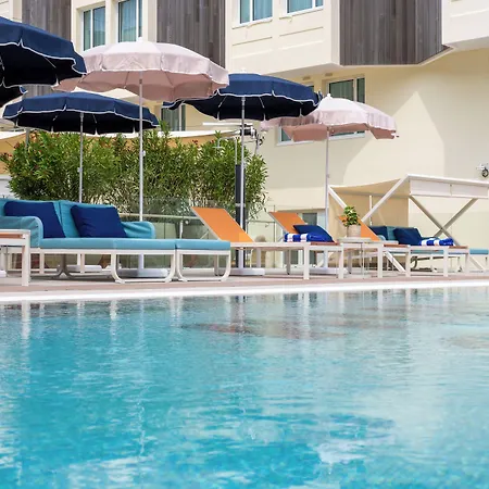 Hotel Mercure Vieux Port 4*