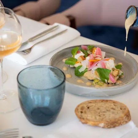 Mercure Vieux Port לה רושל