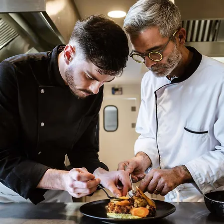 Mercure Vieux Port מלון