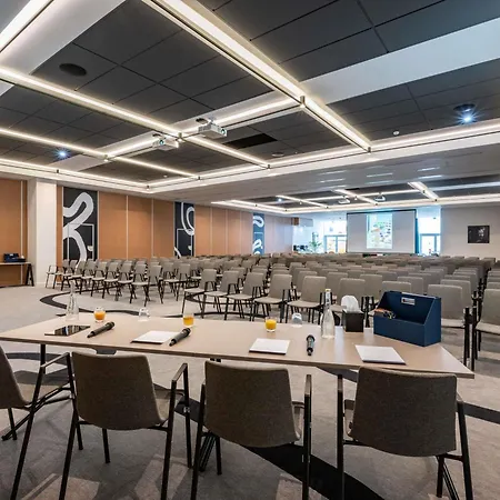 מלון Mercure Vieux Port 4*