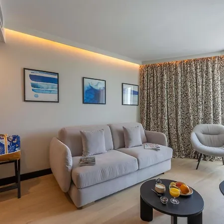 Hotel Mercure Vieux Port 4*