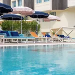 Hotel Mercure Vieux Port 4*