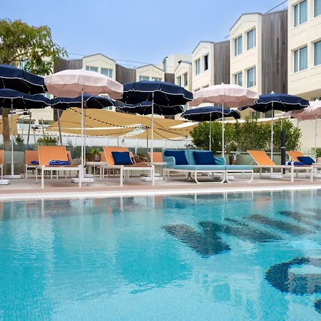 Hotel Mercure La Rochelle Vieux Port 4*
