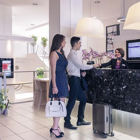 Hotel Mercure Vieux Port 4*