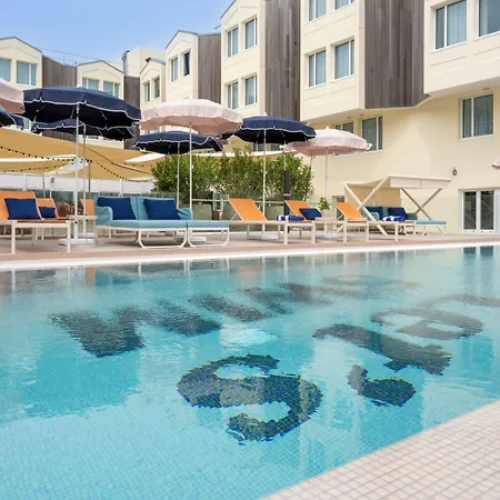 Mercure Vieux Port 4*