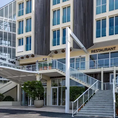 Mercure Vieux Port 4*