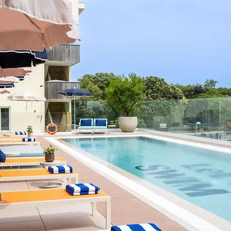 Hotel Mercure Vieux Port 4*