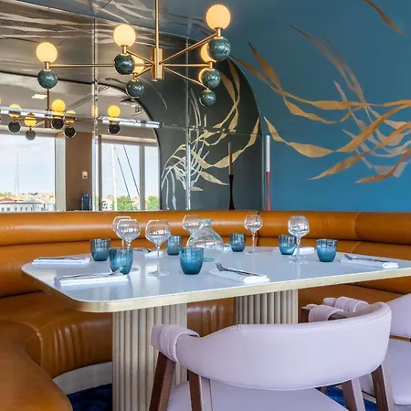 Mercure Vieux Port 4*