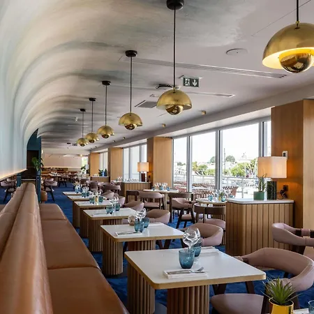 호텔 Mercure Vieux Port 4*