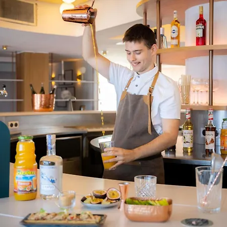 Mercure Vieux Port فندق 4*