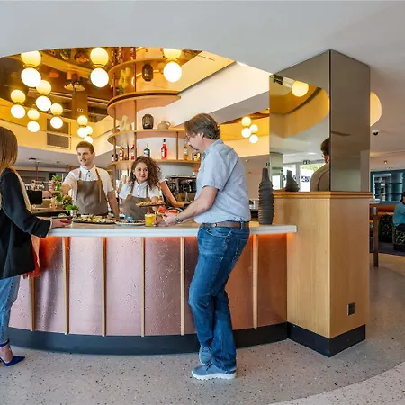 Mercure Vieux Port 4* 라로셸