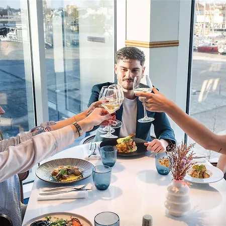 Mercure Vieux Port Hotel 4*
