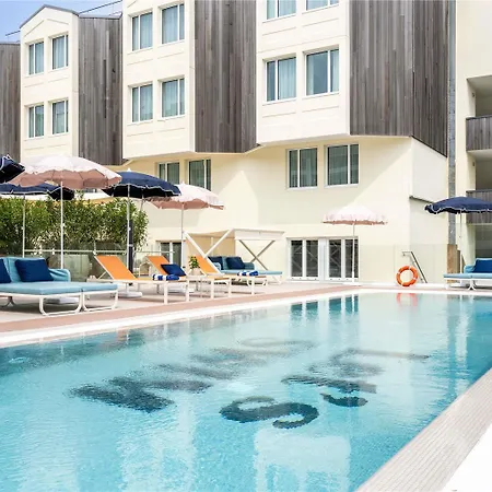 Mercure Vieux Port Hotel 4*
