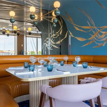 Hotel Mercure Vieux Port 4*