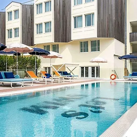 Mercure Vieux Port فندق 4*