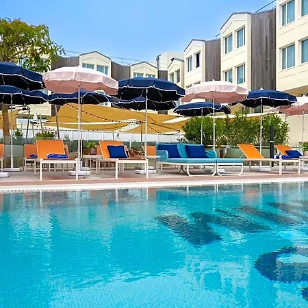 فندق Mercure Vieux Port