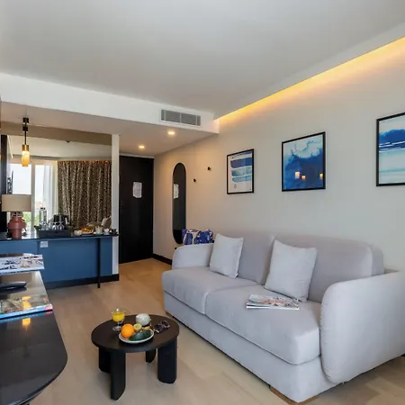 Mercure Vieux Port Hotel 4*