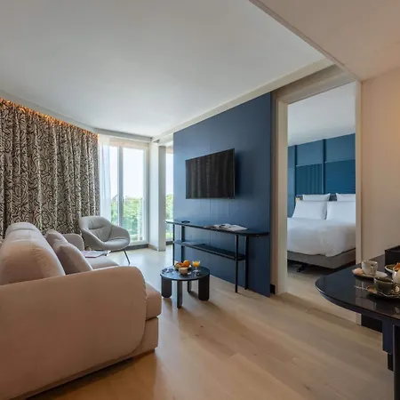 Mercure Vieux Port Отель