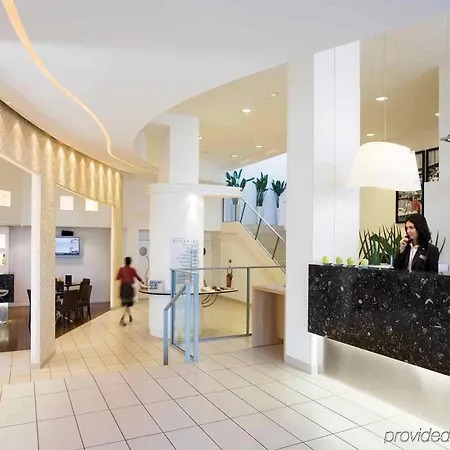 Mercure La Rochelle Vieux Port Hotel 4*