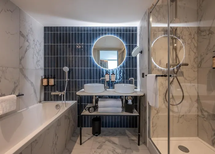 Hotel Mercure Vieux Port 4*