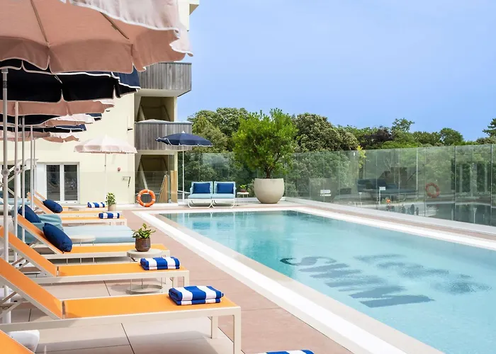 Hotel Mercure Vieux Port Sud 4*