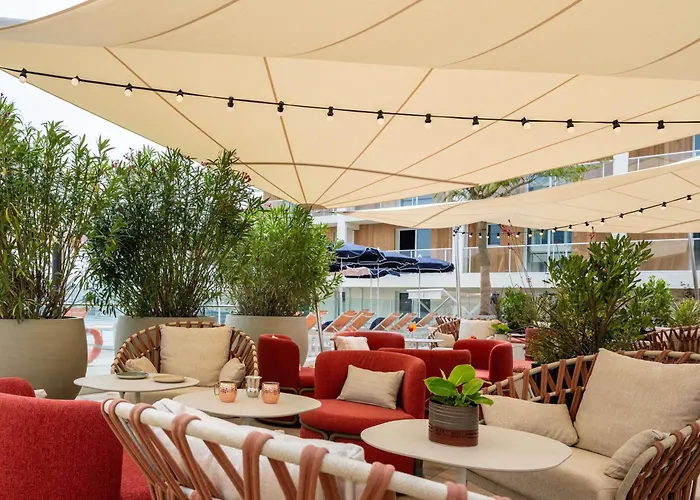 Hotel Mercure Vieux Port 4*